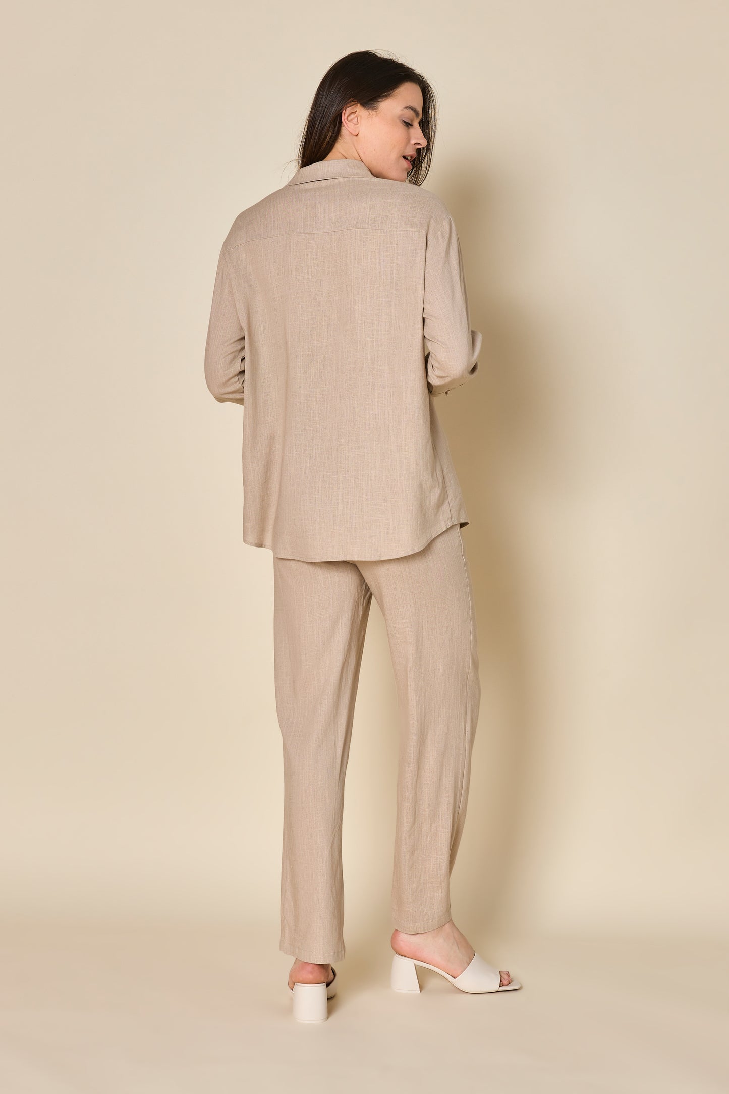 Dames Huispak Taupe Linnen Blouse Achter