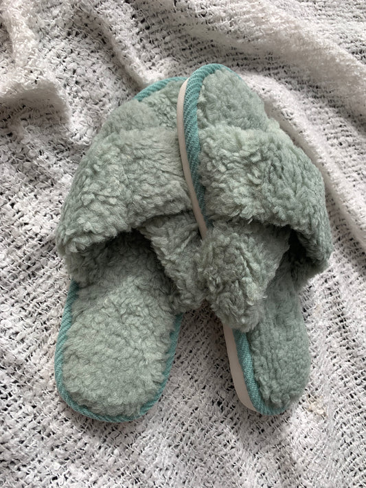 Groene zachte pantoffels sloffen 