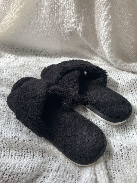 Zwarte zachte pantoffels sloffen 